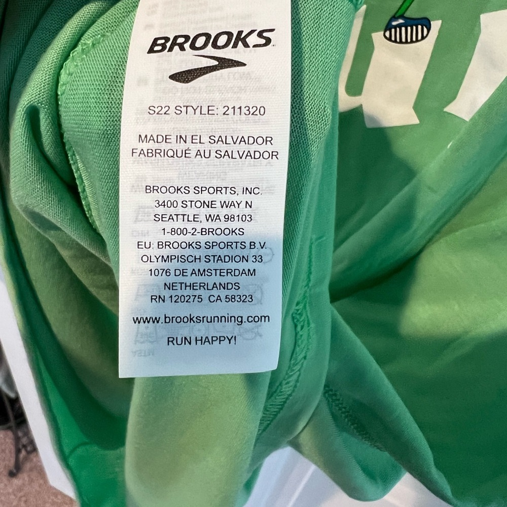 Brooks Luck of the Run Shirt NWOT 🍀 - Picture 7 of 10